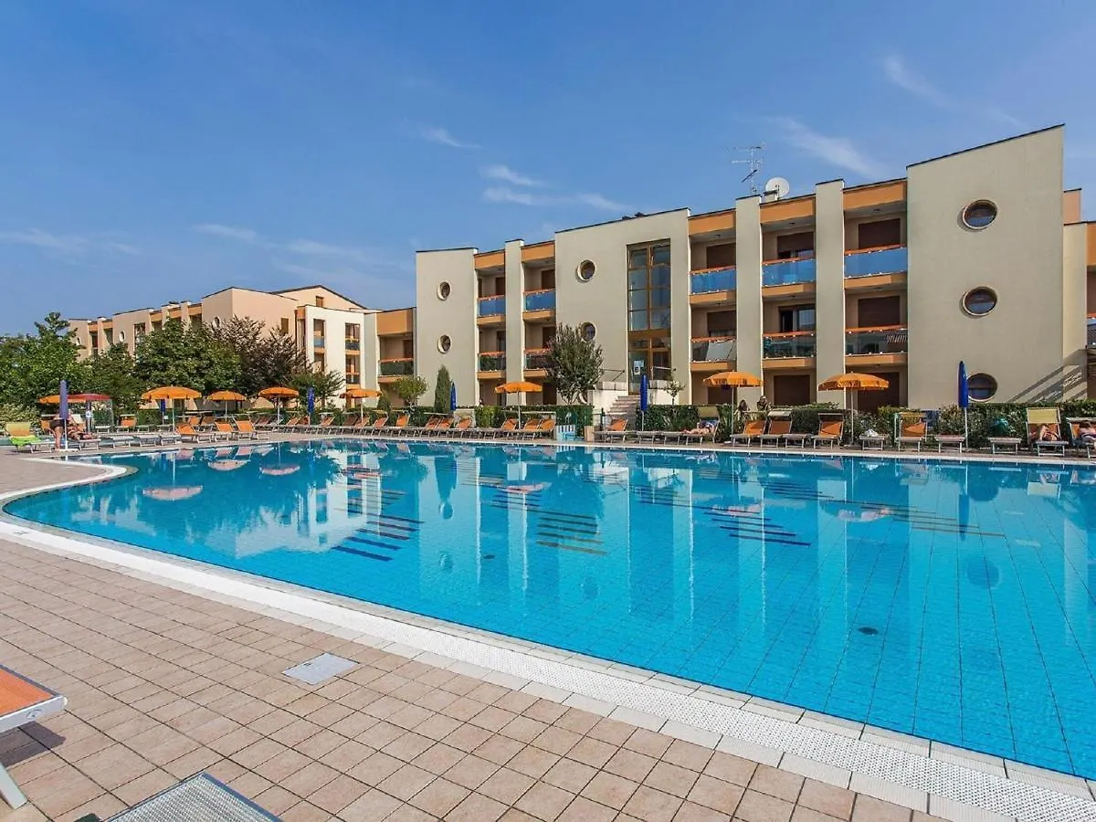 Contatos de Pleasant Villa In Carole With Shared Pool